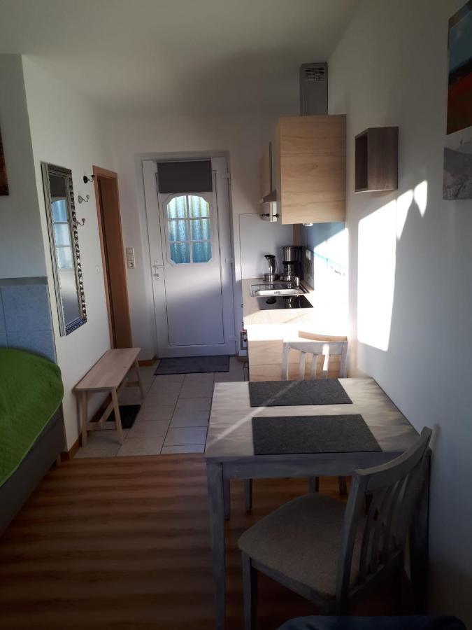 Ferienwohnungen Ruegen-Glueck Lohme Exterior foto
