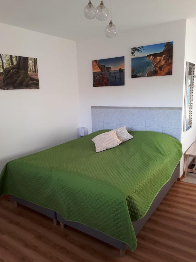 Ferienwohnungen Ruegen-Glueck Lohme Exterior foto